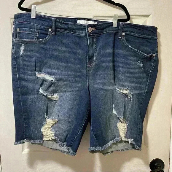 Torrid Bermuda Boyfriend Vintage Stretch Mid-Rise Short Sz 26 - Picture 1 of 6